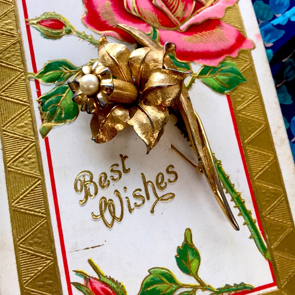 Vintage gold tone Daffodil Pin